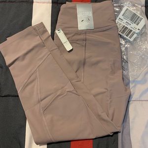 Victoria’s Secret total knockout Capri leggings